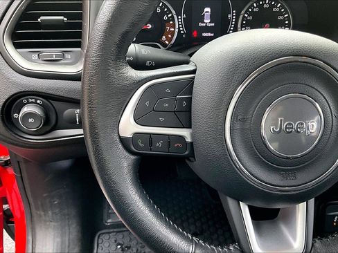 Certified 2023 Jeep Renegade Latitude w/ Premium Group image 19