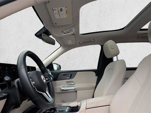 Used 2022 Mercedes-Benz GLB 250 image 9