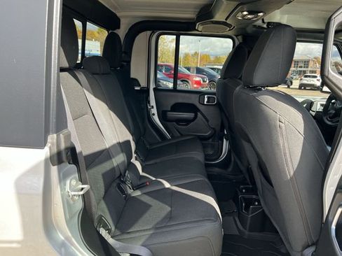 Used 2022 Jeep Gladiator Willys image 27