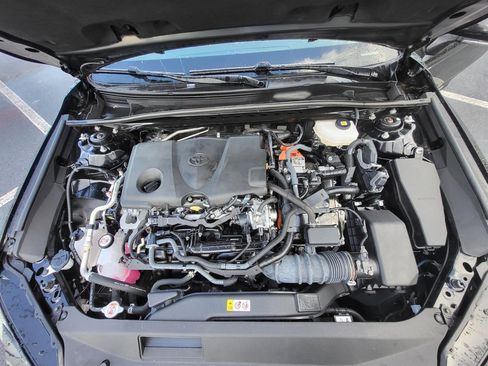 Used 2025 Toyota Camry LE image 9