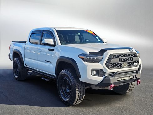 Used 2019 Toyota Tacoma TRD Off-Road image 8
