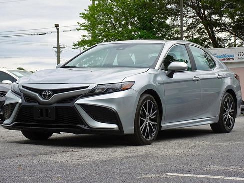 Used 2024 Toyota Camry SE FWD image 7