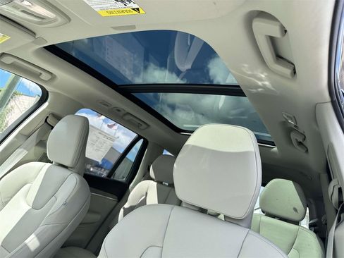 Certified 2024 Volvo XC90 T8 Plus image 22