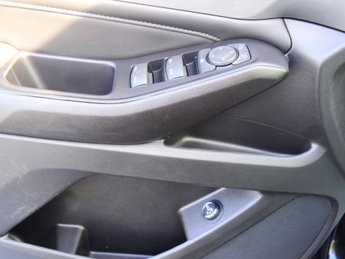 Used 2023 Chevrolet Traverse LT w/ Rear Camera Mirror Package image 16