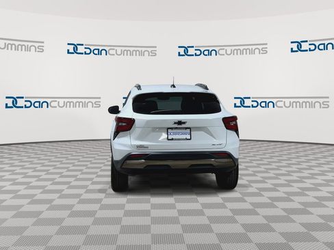 Certified 2026 Chevrolet Trax ACTIV w/ Sunroof Package FWD image 8