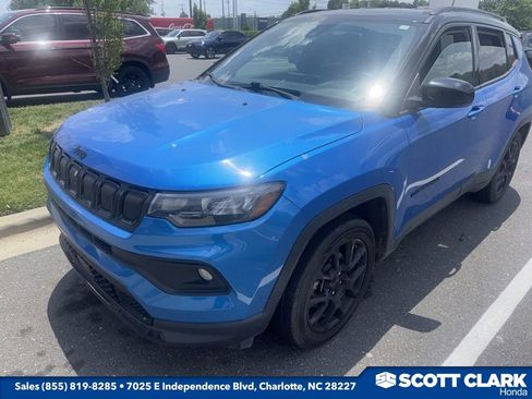 Used 2022 Jeep Compass Latitude FWD image 1