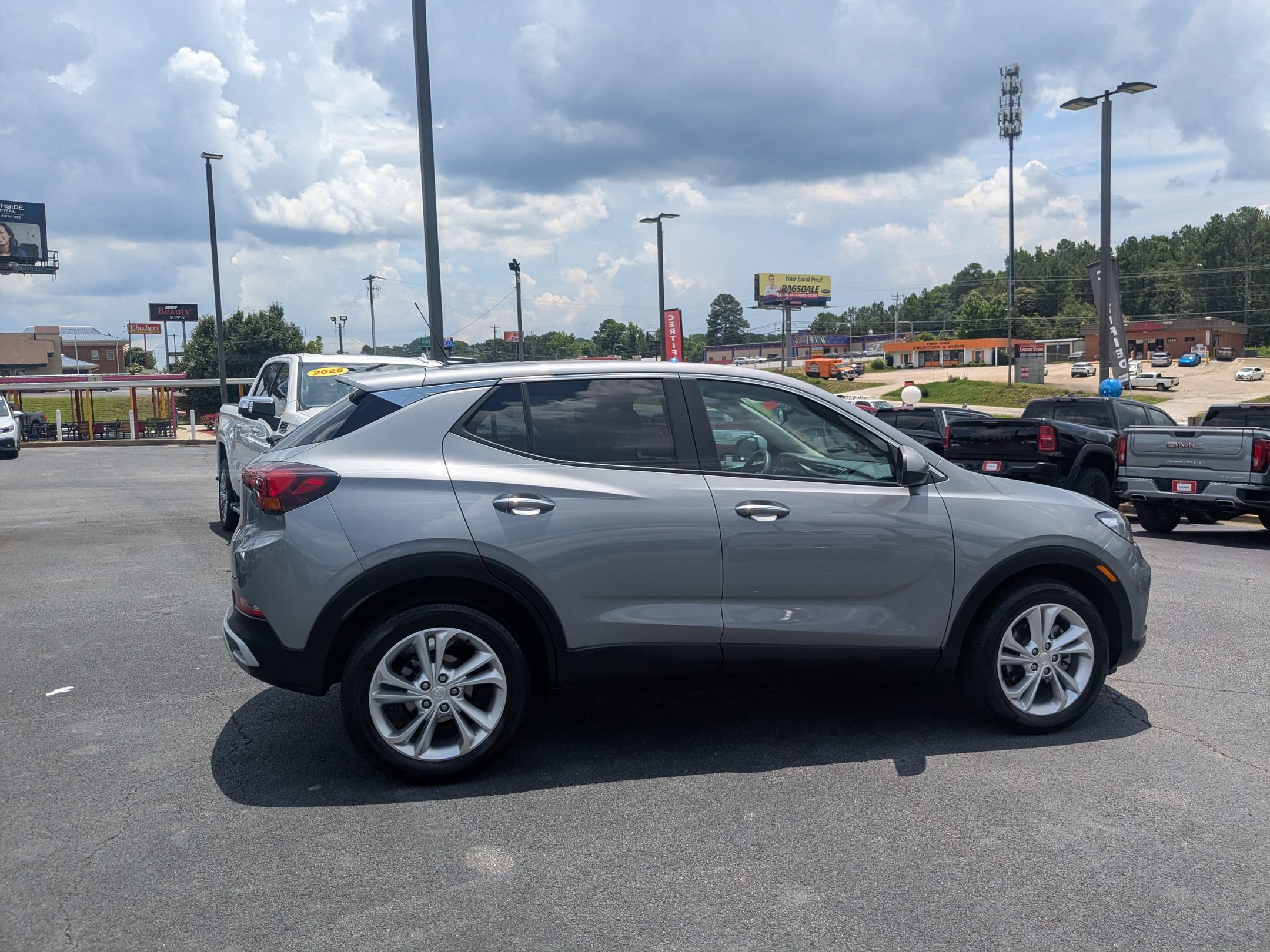 Used 2023 Buick Encore GX Preferred w/ Cold Weather Comfort Package FWD image 4