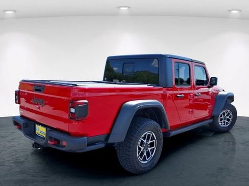 Used 2024 Jeep Gladiator Rubicon AWD/4WD image 8