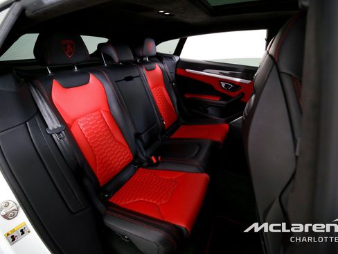 Used 2020 Lamborghini Urus AWD/4WD image 25