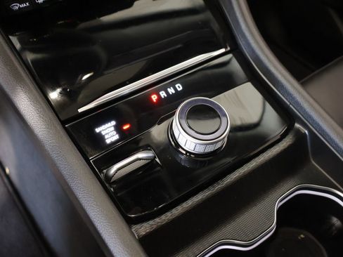 Used 2024 Jeep Grand Cherokee Limited w/ Black Appearance Package image 9