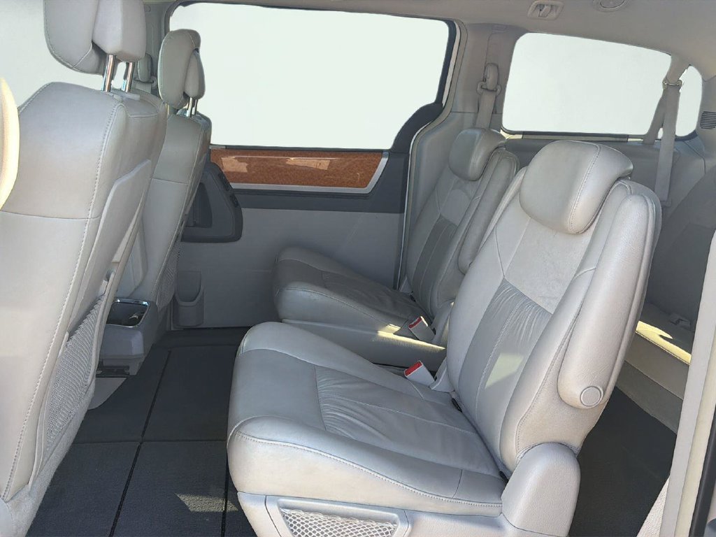 Used 2010 Chrysler Town & Country Limited w/ Entertainment Group #3 FWD image 16
