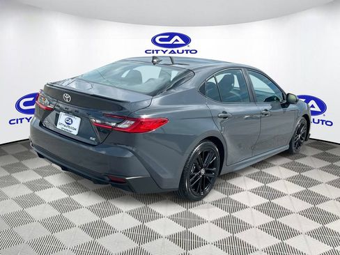 Used 2025 Toyota Camry SE FWD image 3