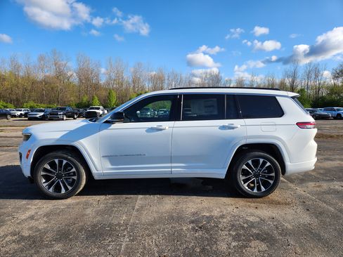 New 2025 Jeep Grand Cherokee L Overland w/ Luxury Tech Group IV image 17