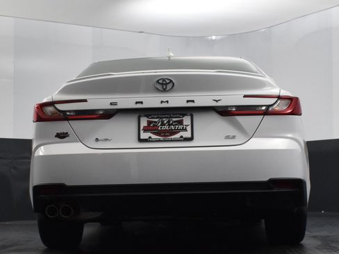 Used 2025 Toyota Camry SE image 40