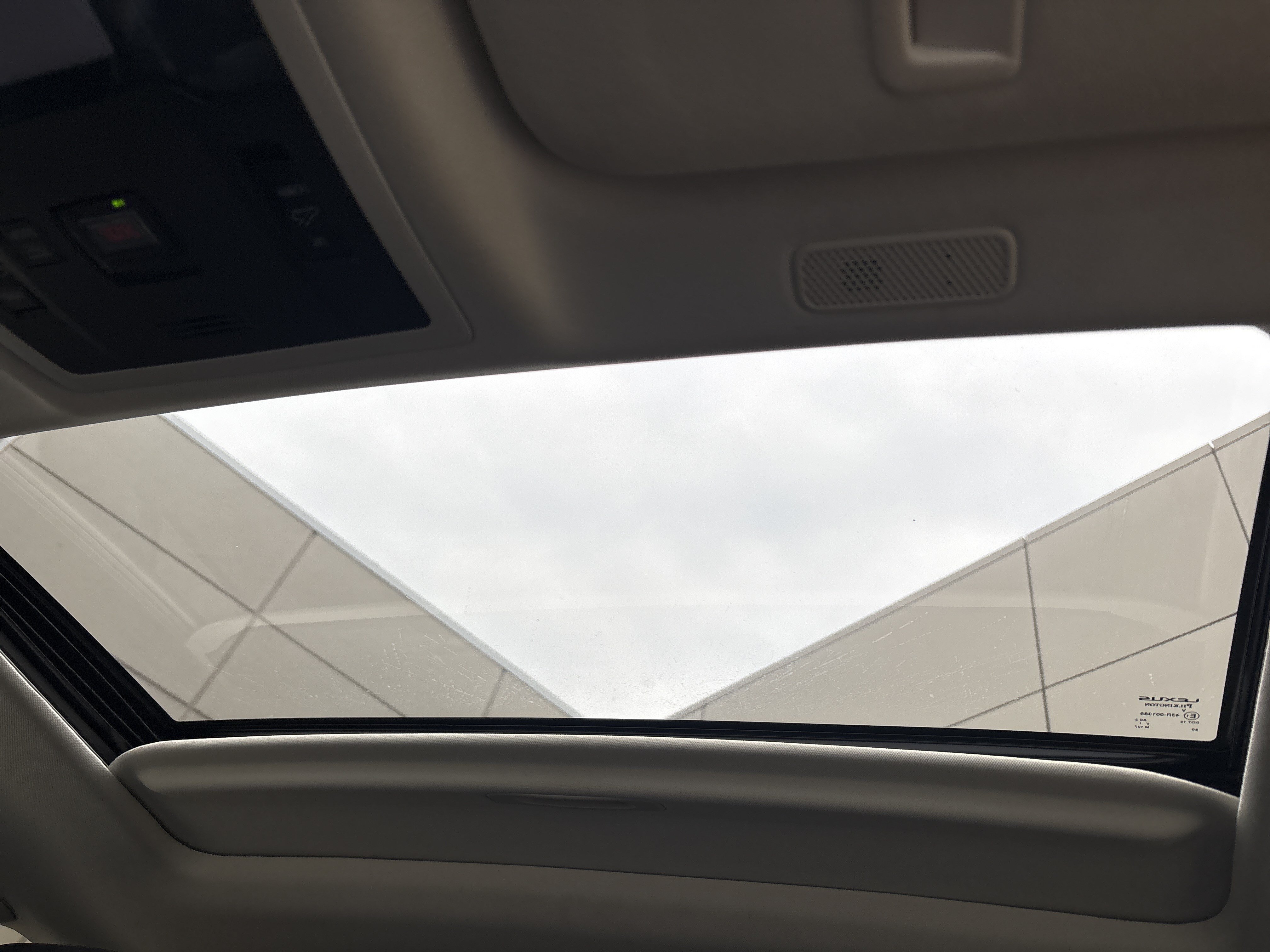 Used 2019 Lexus ES 300h w/ Premium Package FWD image 28