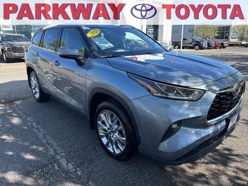 Used 2023 Toyota Highlander Limited image 1