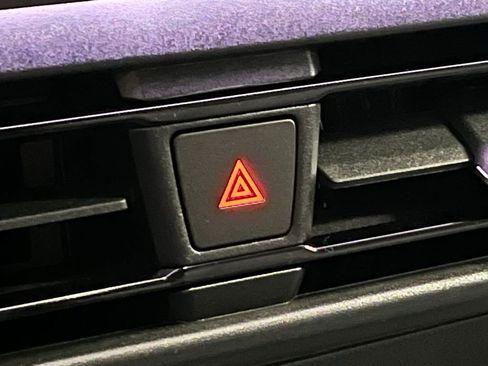 New 2025 Volkswagen Tiguan SE image 10