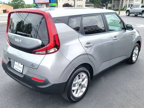 Used 2022 Kia Soul LX w/ Technology Package FWD image 5