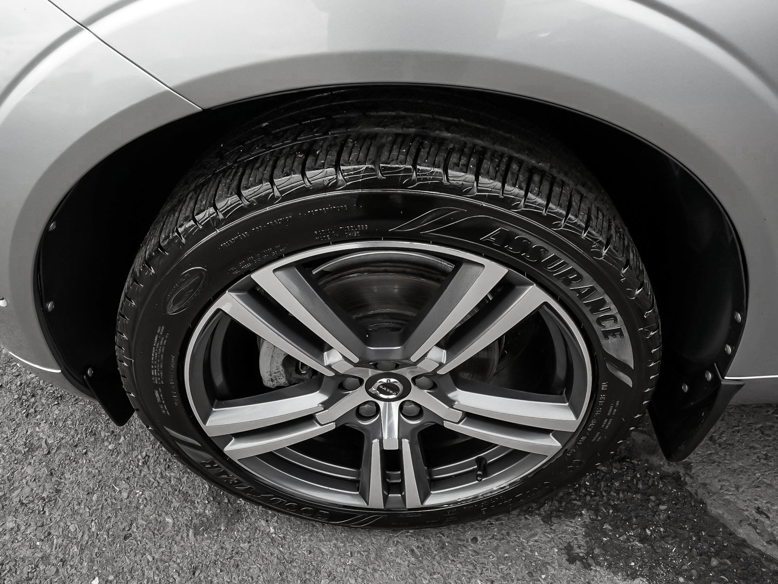 Used 2018 Volvo XC60 T5 Momentum w/ Convenience Package AWD/4WD image 10