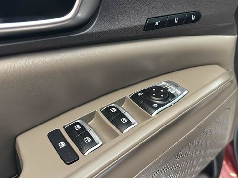 Used 2025 Kia Carnival SX FWD image 10