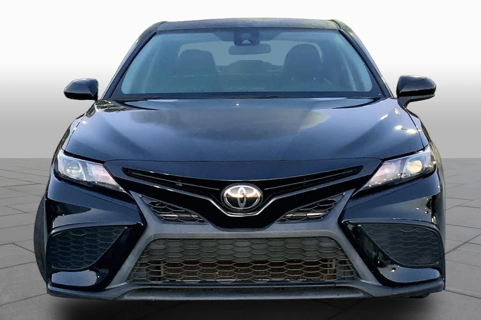 Used 2021 Toyota Camry SE FWD image 4