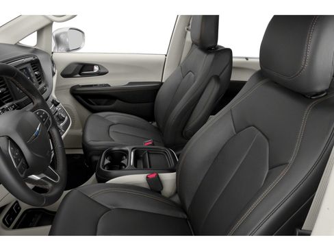 Used 2019 Chrysler Pacifica Touring Plus w/ Tire & Wheel Group FWD image 8