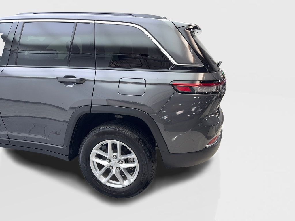 Used 2025 Jeep Grand Cherokee Laredo X AWD/4WD image 19