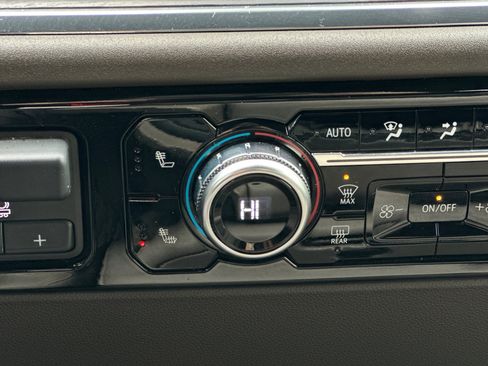 Used 2025 GMC Sierra 1500 SLT image 27