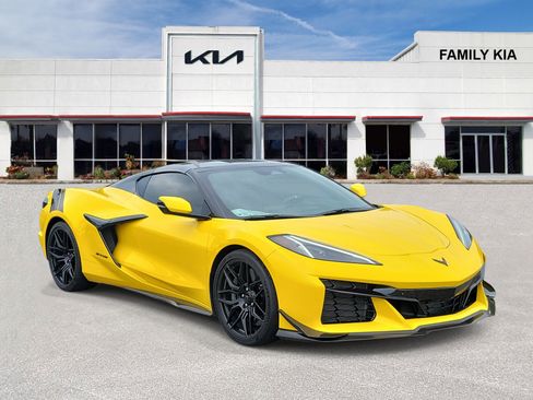 Used 2025 Chevrolet Corvette Z06 w/ Z07 Performance Package RWD image 1