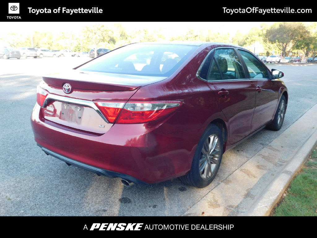 Used 2017 Toyota Camry SE w/ Moonroof Package FWD image 11