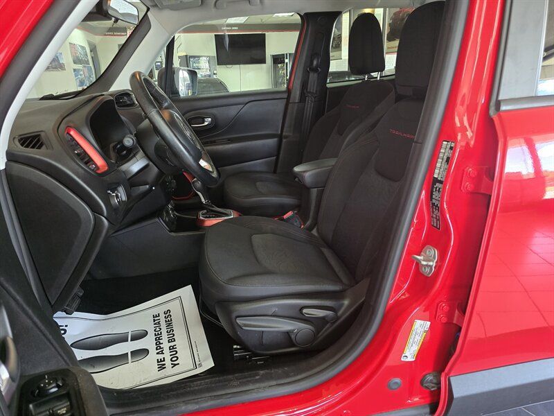 Used 2020 Jeep Renegade Trailhawk w/ Cold Weather Group AWD/4WD image 9
