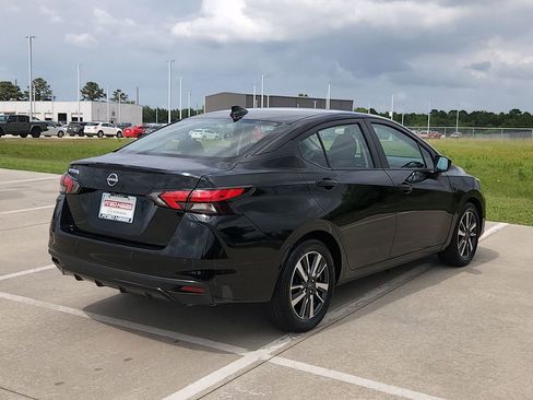Used 2025 Nissan Versa SV FWD image 5