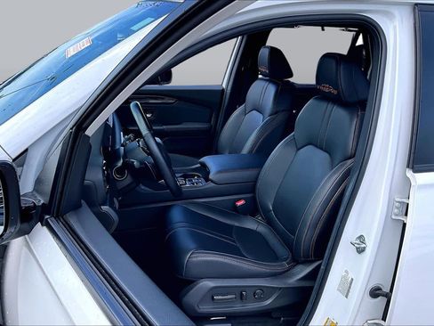 Used 2025 Honda Pilot TrailSport image 7