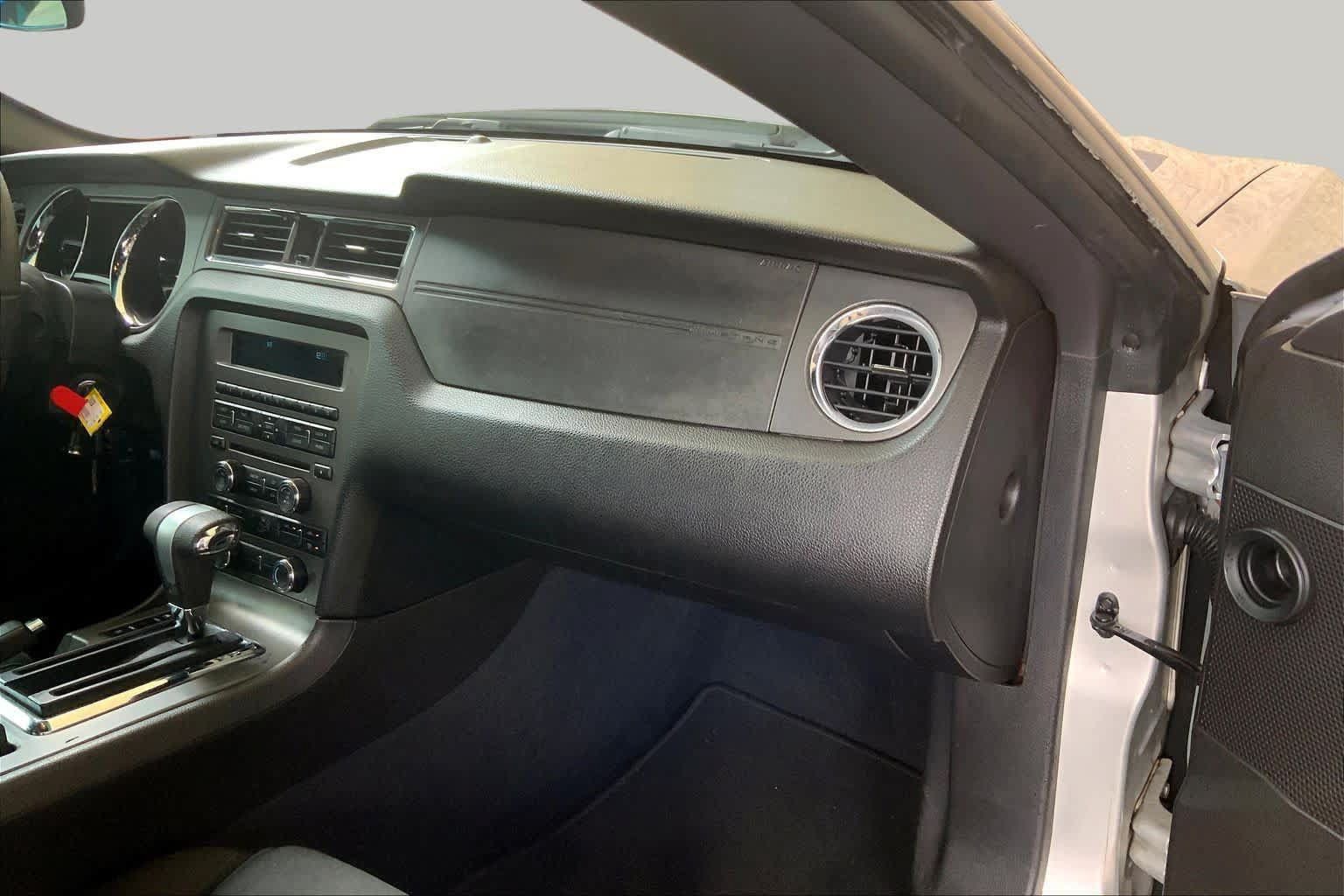 Used 2010 Ford Mustang Premium RWD image 14
