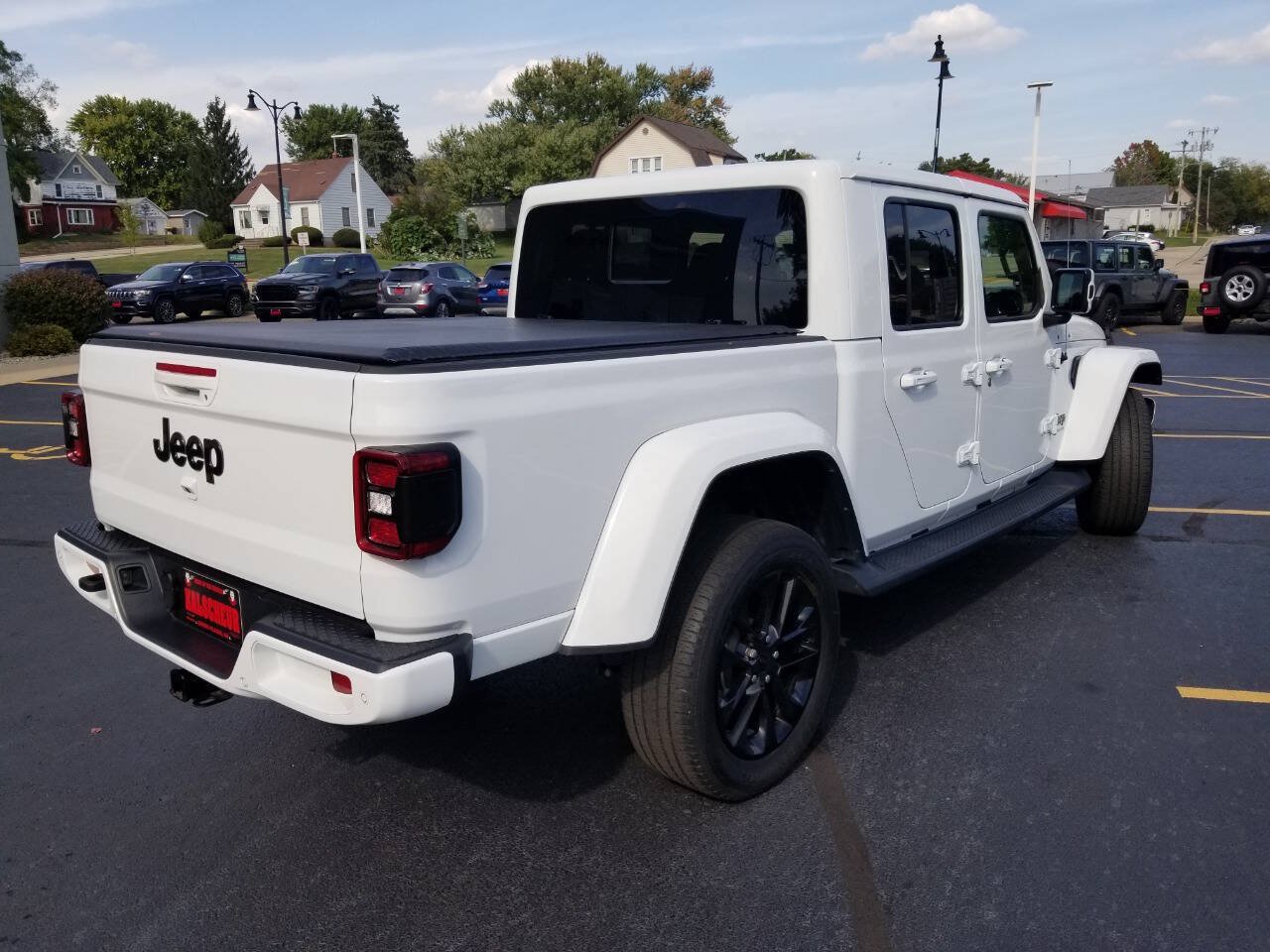 Used 2021 Jeep Gladiator Overland AWD/4WD image 11