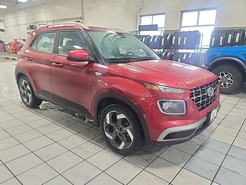 Used 2022 Hyundai Venue Limited image 1