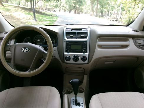 Used 2009 Kia Sportage LX FWD image 13