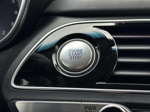 Used 2023 Genesis G70 2.0T image 19