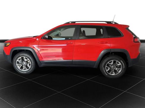Used 2019 Jeep Cherokee Trailhawk AWD/4WD image 2