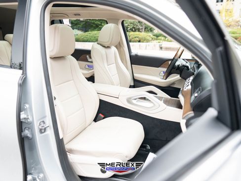 Used 2021 Mercedes-Benz GLS 450 4MATIC image 17