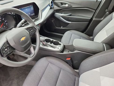 Used 2025 Chevrolet Trax LS image 11