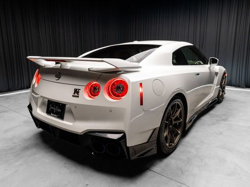 Used 2024 Nissan GT-R w/ Floor Mat Package AWD/4WD image 12