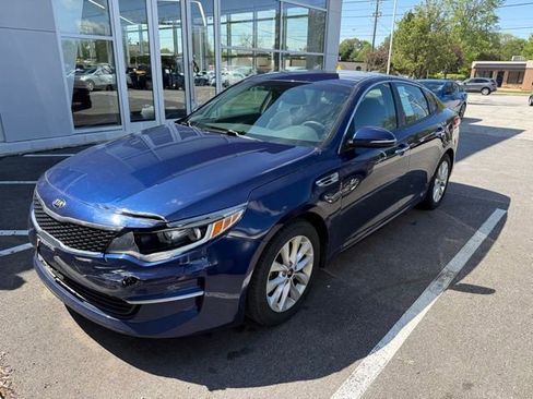 Used 2018 Kia Optima LX w/ 17" Alloy Wheels Package FWD image 4
