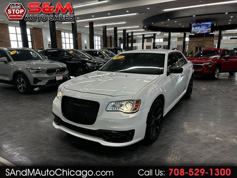 Used 2023 Chrysler 300 Touring w/ Sport Appearance Package image 1