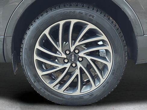 Used 2020 Lincoln Nautilus Reserve AWD/4WD image 19