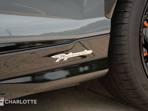 Used 2021 Lamborghini Urus AWD/4WD image 11