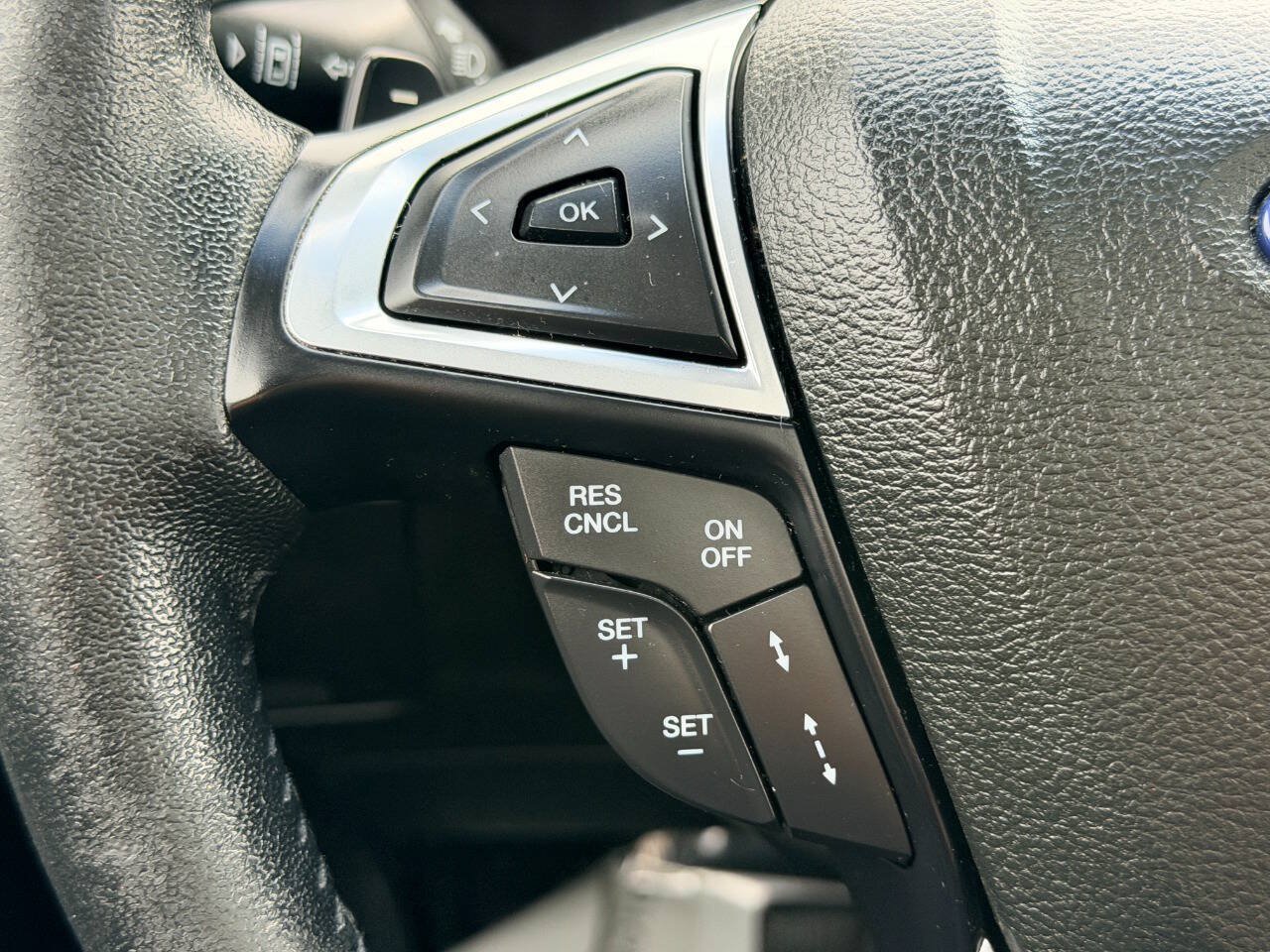 Used 2018 Ford Edge Titanium w/ Equipment Group 302A AWD/4WD image 32