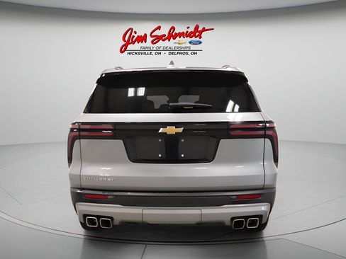 Used 2026 Chevrolet Traverse LT FWD image 5