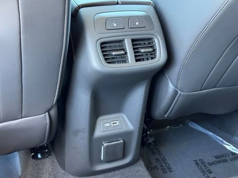 Used 2023 Buick Envision Avenir image 38