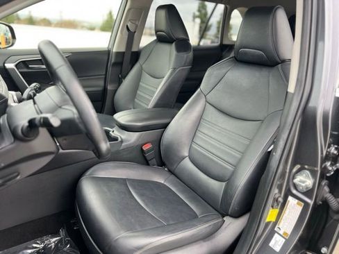 Used 2023 Toyota RAV4 XLE Premium image 15